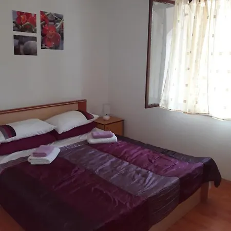 Apartment Marevic *
